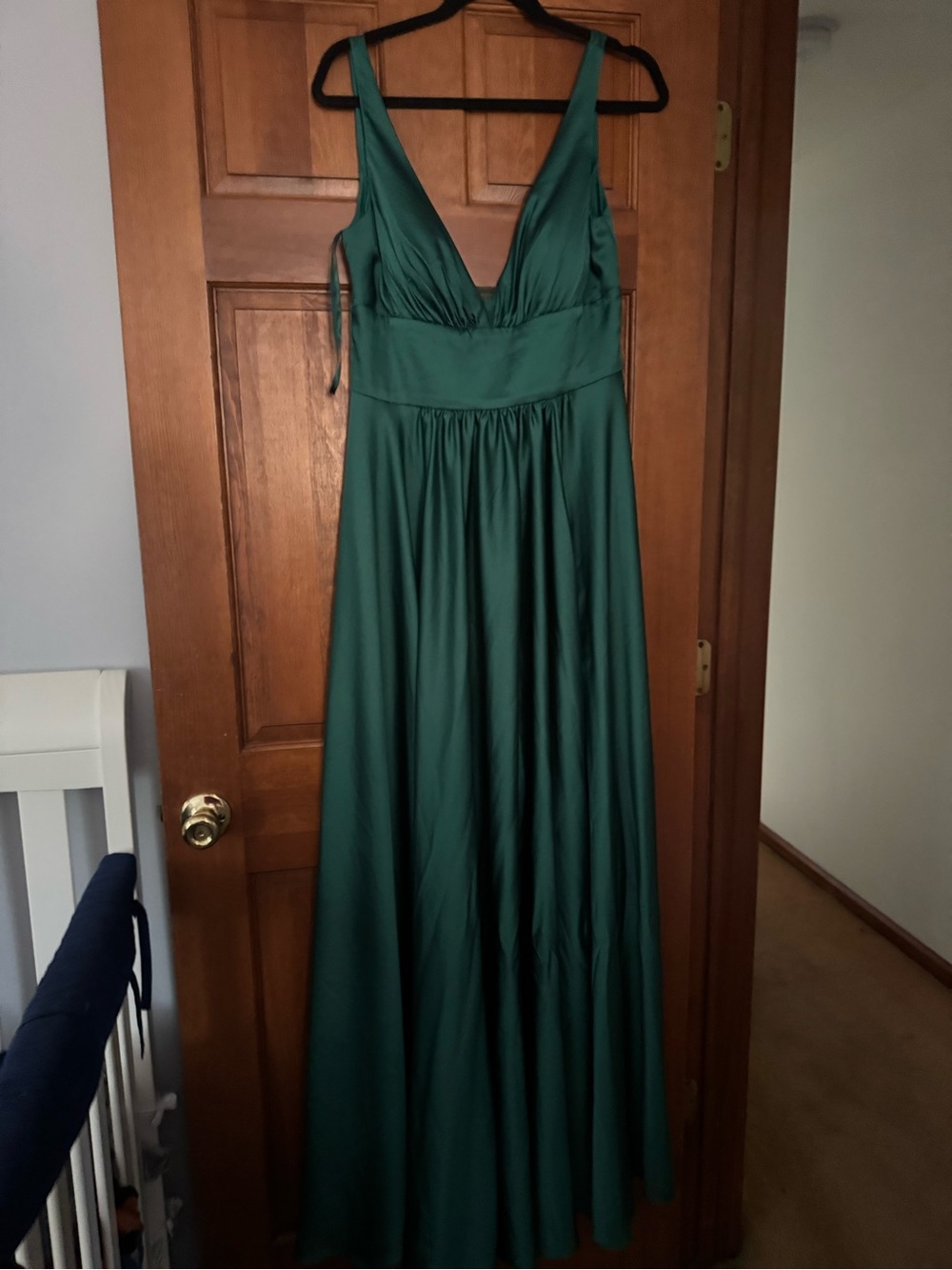 Rosemore Couture Elegant emerald V-Neck Maxi Dress - Sleeveless Evening Gown